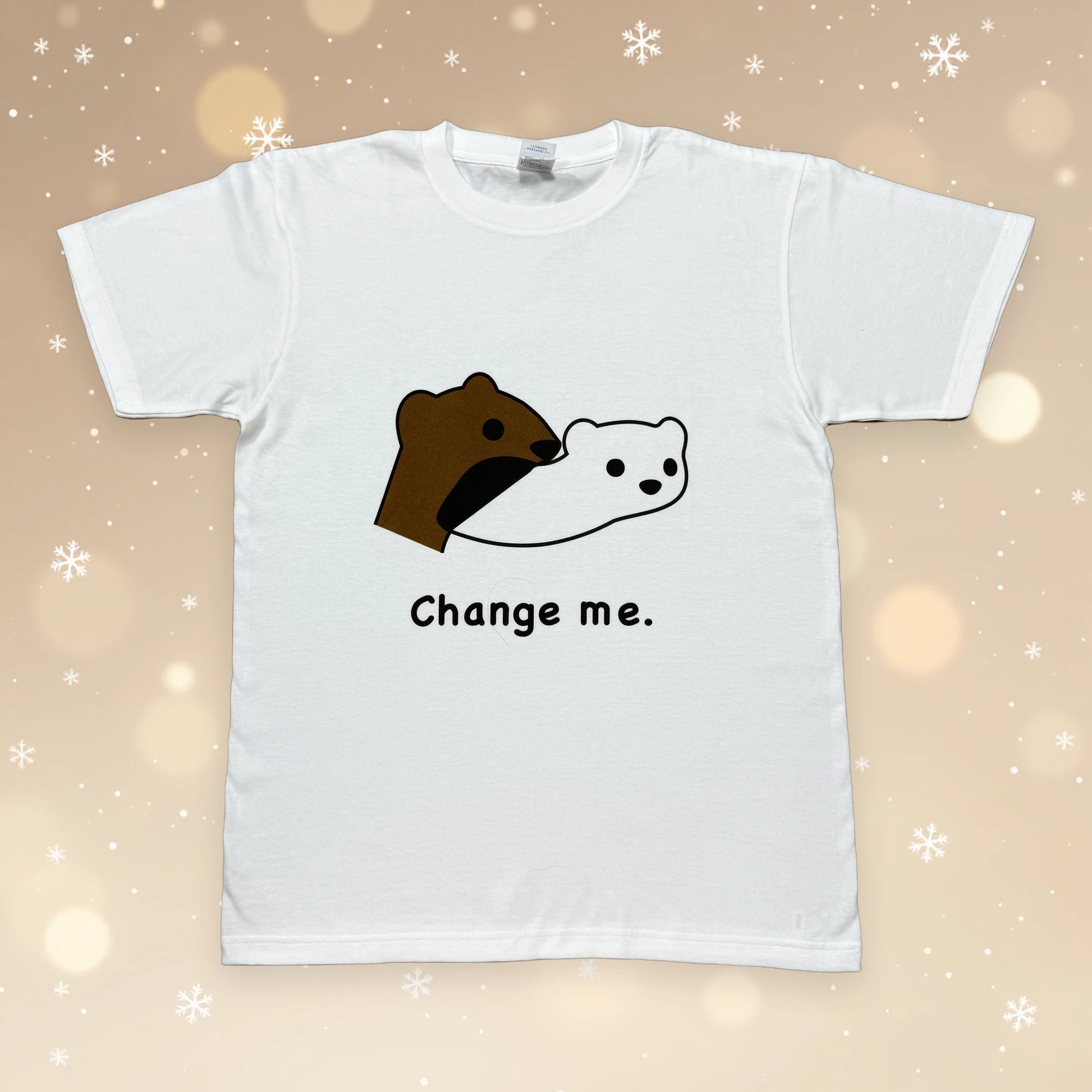 夏毛と冬毛のおこじょ（オコジョ）をプリントしたTシャツ「Change me.」ホワイト｜okojoya