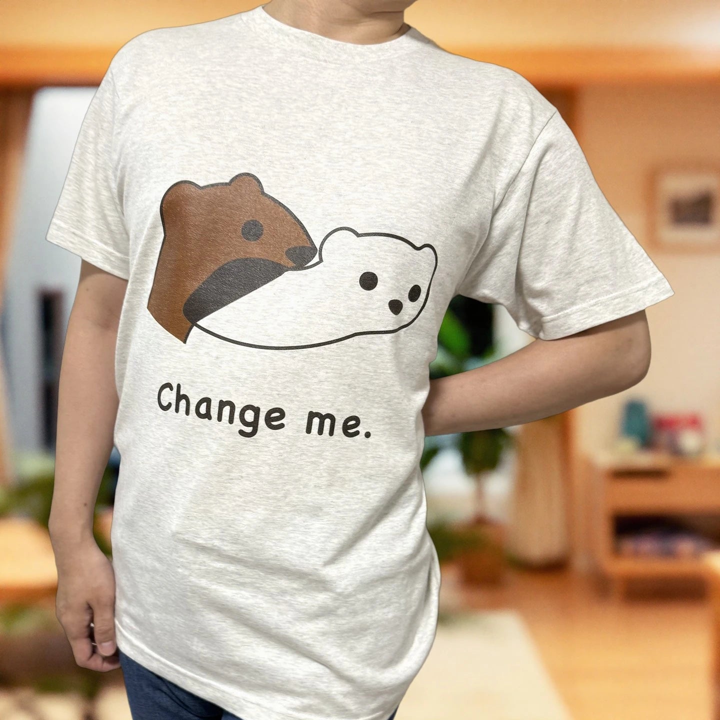 おこじょ（オコジョ）Tシャツ「Change me.」ホワイトの着用イメージ｜おこじょ屋