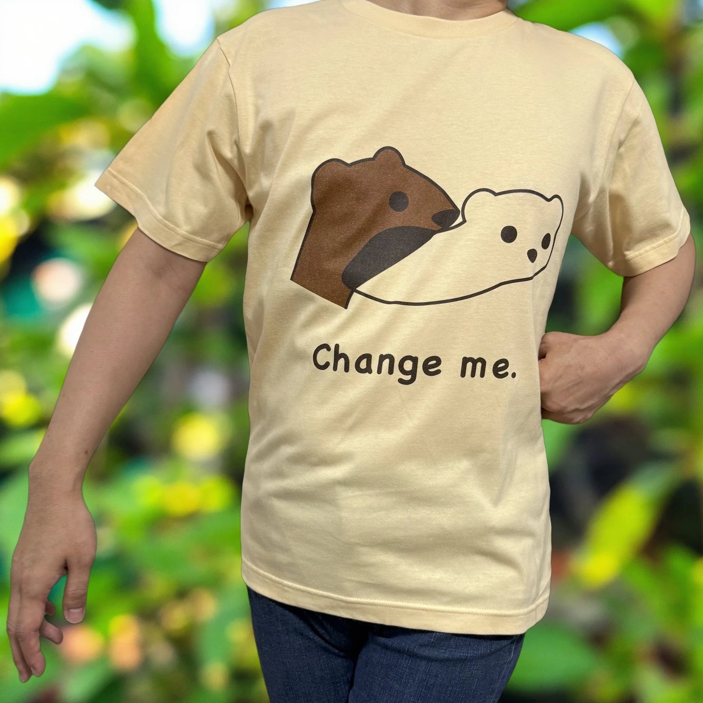 おこじょ（オコジョ）Tシャツ「Change me.」ナチュラルの着用イメージ｜おこじょ屋
