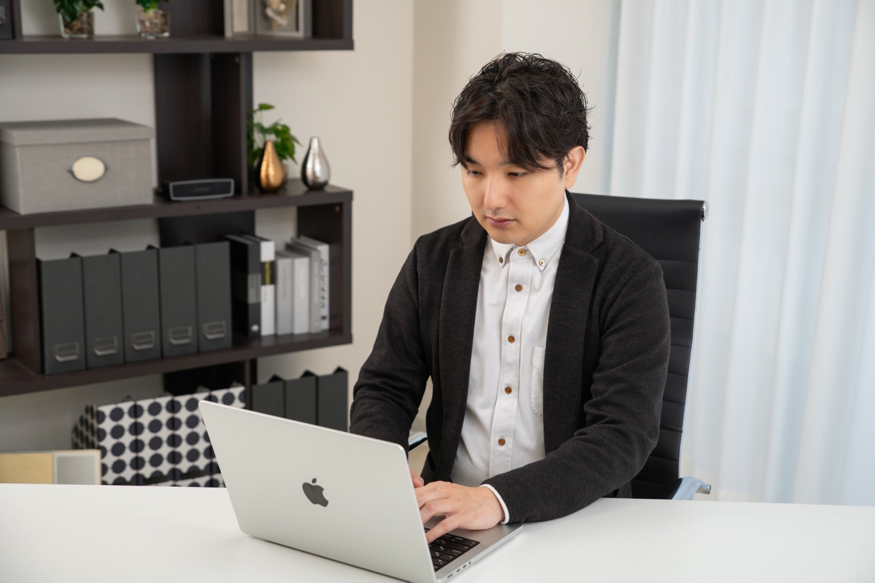 なぜAIの会社が、本物のグッズ店を